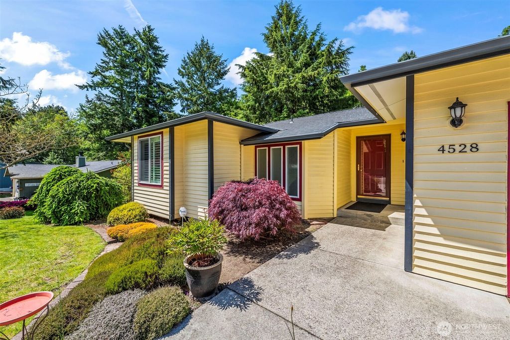 Photo of 4528 SW 316th Place, Federal Way, WA 98023 (MLS # 2378254)