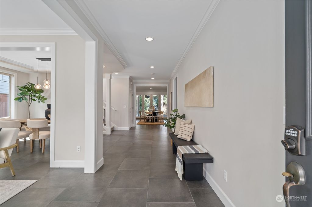 Photo of 8109 125th Place NE, Kirkland, WA 98033 (MLS # 2052155)