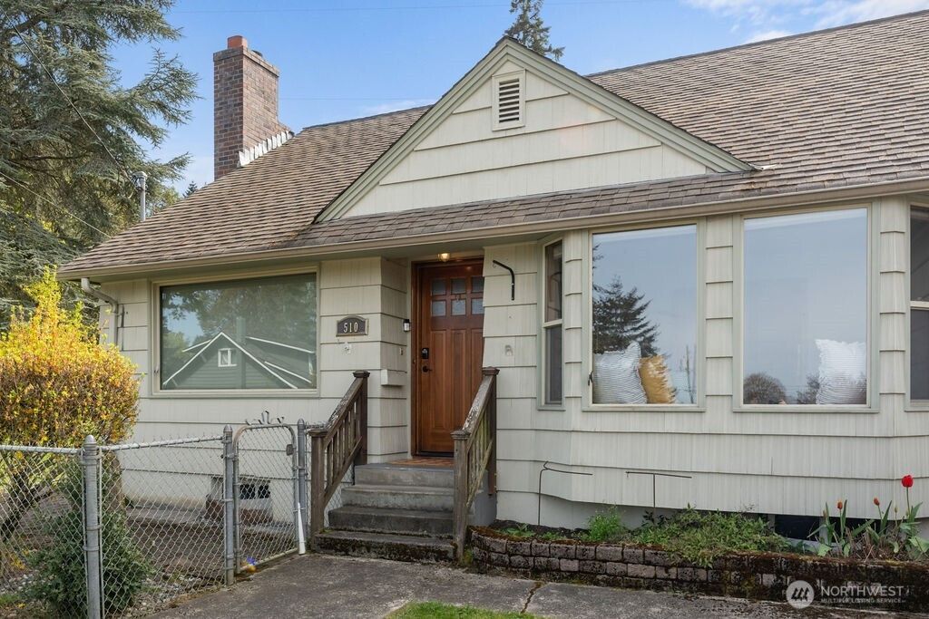 Photo of 510 W 16th Street, Port Angeles, WA 98362 (MLS # 2457933)