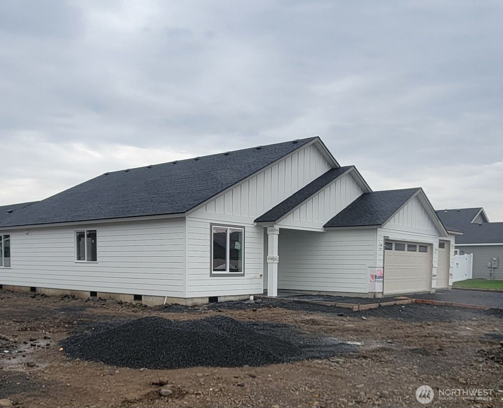 Photo of 1154 8th Avenue NE, Ephrata, WA 98823 (MLS # 2458591)