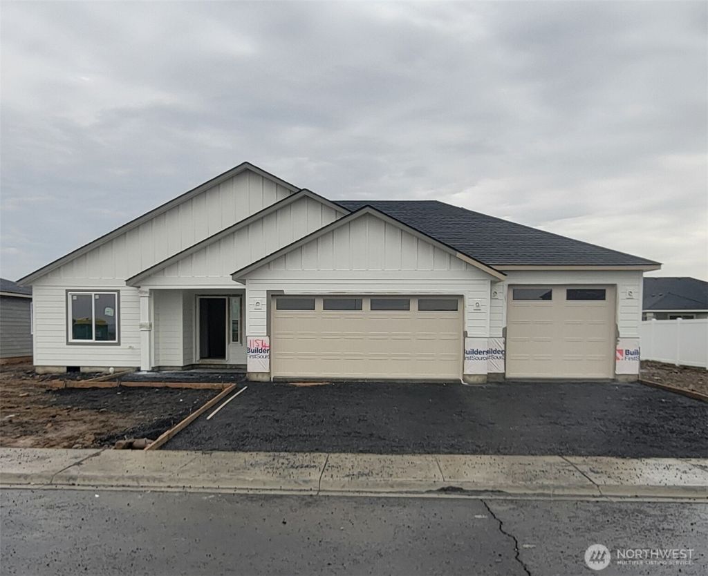 Photo of 1154 8th Avenue NE, Ephrata, WA 98823 (MLS # 2458591)