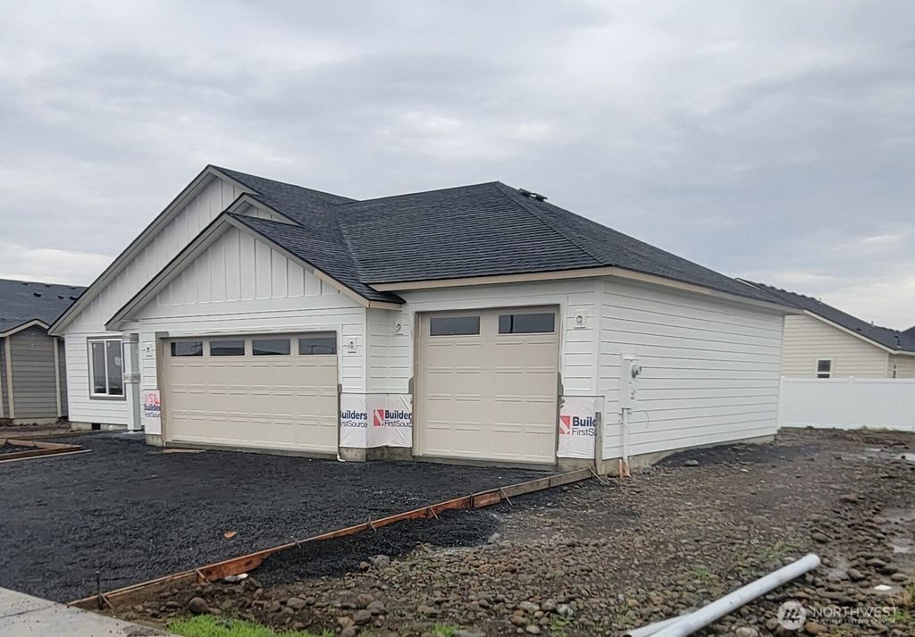 Photo of 1154 8th Avenue NE, Ephrata, WA 98823 (MLS # 2458591)