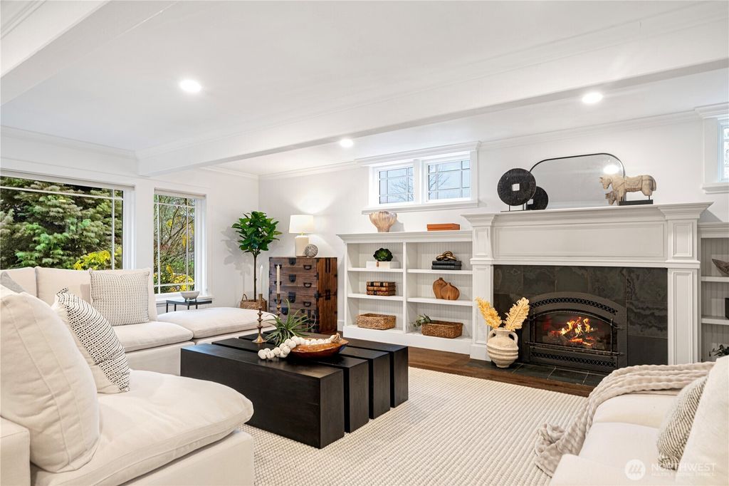 Photo of 15810 SE 13th St St, Bellevue, WA 98008 (MLS # 2460111)