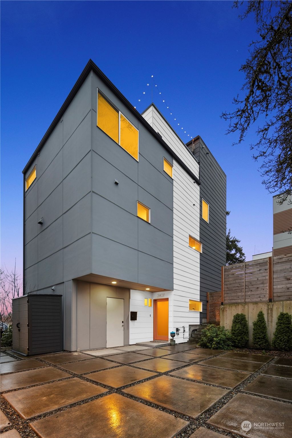 Photo of 2407 E Pike Street, Seattle, WA 98122 (MLS # 2205790)