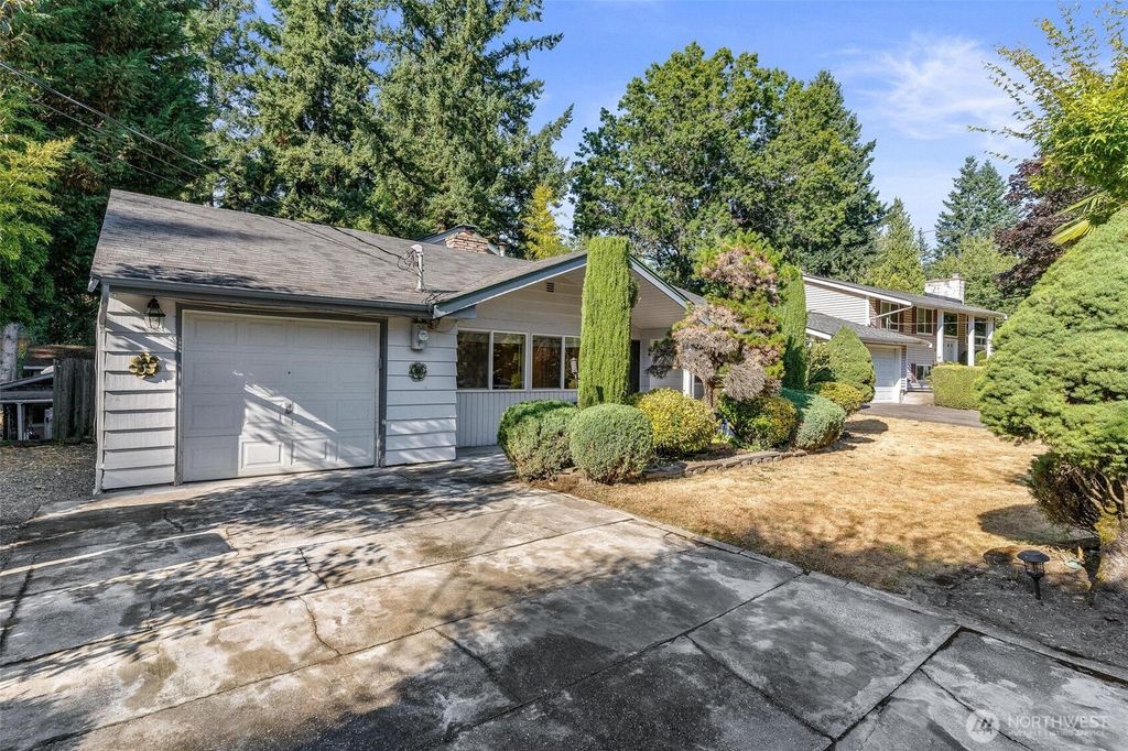 Photo of 16576 NE 97th Place, Redmond, WA 98052 (MLS # 2468661)