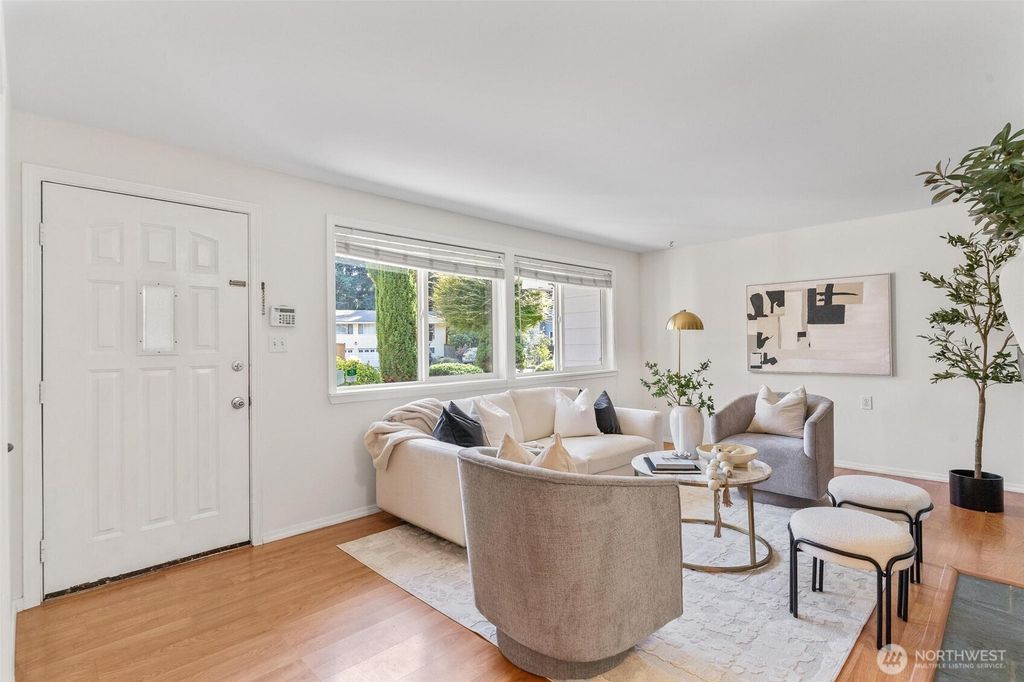 Photo of 16576 NE 97th Place, Redmond, WA 98052 (MLS # 2468661)