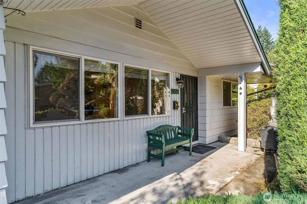 Photo of 16576 NE 97th Place, Redmond, WA 98052 (MLS # 2468661)