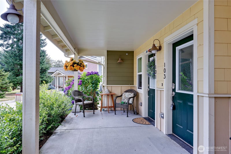 7701 Beacon Place NE 103