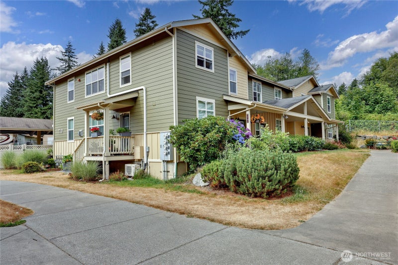 7701 Beacon Place NE 103