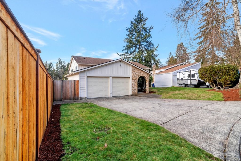 Photo of 19213 35th Place NE, Lake Forest Park, WA 98155 (MLS # 2203978)