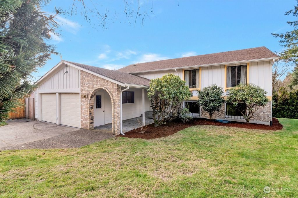 Photo of 19213 35th Place NE, Lake Forest Park, WA 98155 (MLS # 2203978)