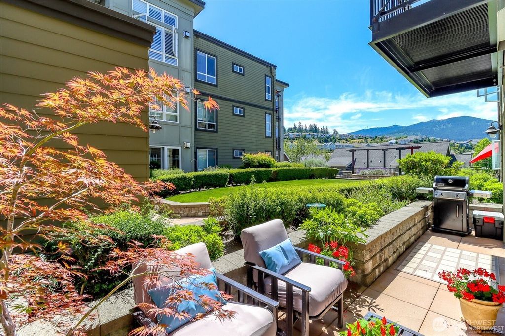 Photo of 1840 25th Avenue NE #204, Issaquah, WA 98029 (MLS # 2475551)