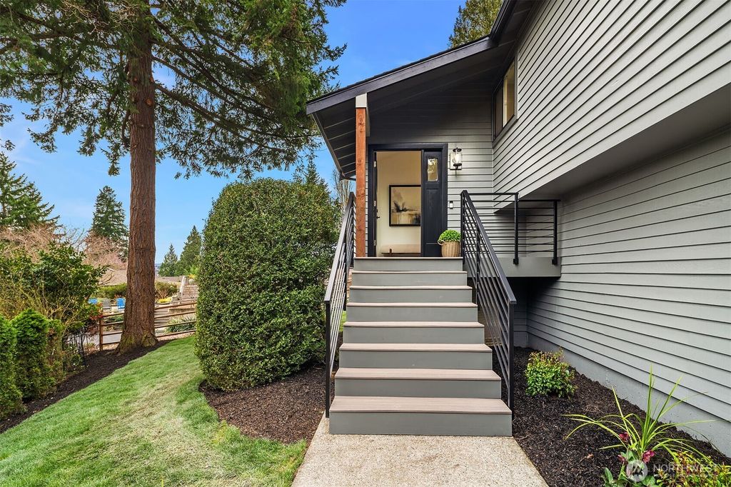 Photo of 6907 96th Avenue SE, Mercer Island, WA 98040 (MLS # 2482735)