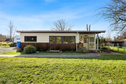 Photo of 2125 Gunn Road, Mount Vernon, WA 98273 (MLS # 2488806)