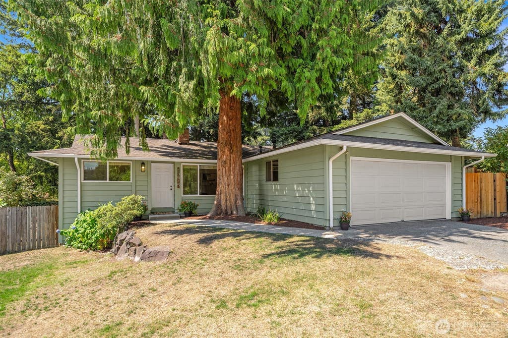 Photo of 13515 121st Avenue NE, Kirkland, WA 98034 (MLS # 2571323)