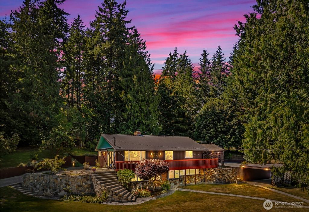 Photo of 2120 Lake Avenue, Snohomish, WA 98290 (MLS # 2414288)