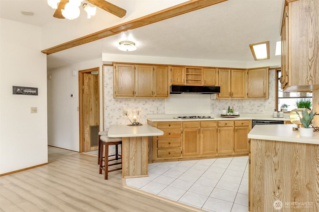 Photo of 37301 28th Avenue S #34, Federal Way, WA 98003 (MLS # 2400488)