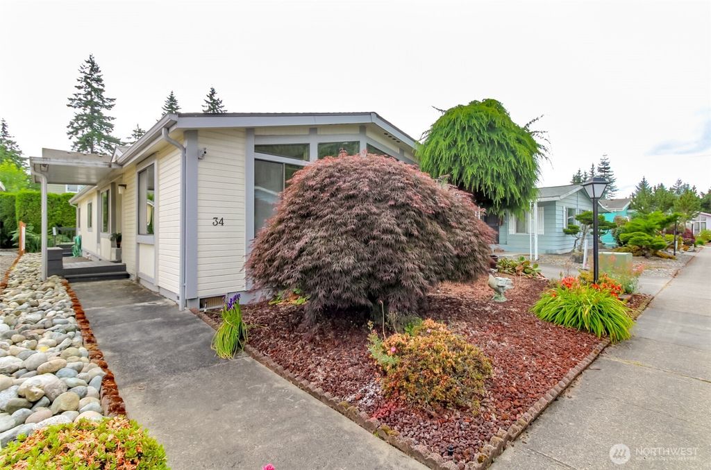 Photo of 37301 28th Avenue S #34, Federal Way, WA 98003 (MLS # 2400488)