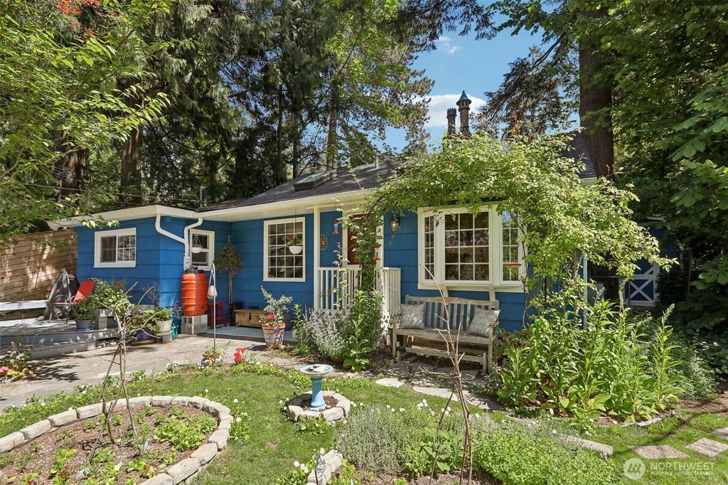 Photo of 9730 46th Avenue NE, Seattle, WA 98115 (MLS # 2437531)