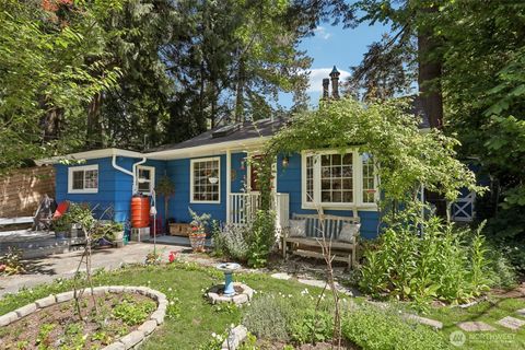 Photo of 9730 46th Avenue NE, Seattle, WA 98115 (MLS # 2437531)
