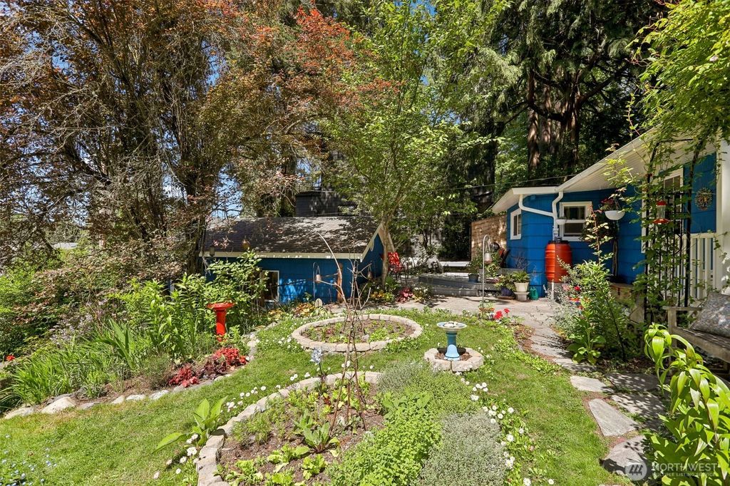 Photo of 9730 46th Avenue NE, Seattle, WA 98115 (MLS # 2437531)
