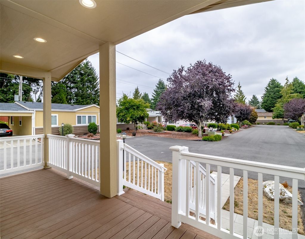 Photo of 2611 S 288th Street #6, Federal Way, WA 98003 (MLS # 2479667)