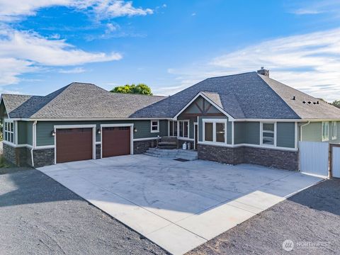 Photo of 3064 NE Westshore Drive, Moses Lake, WA 98837 (MLS # 2419539)