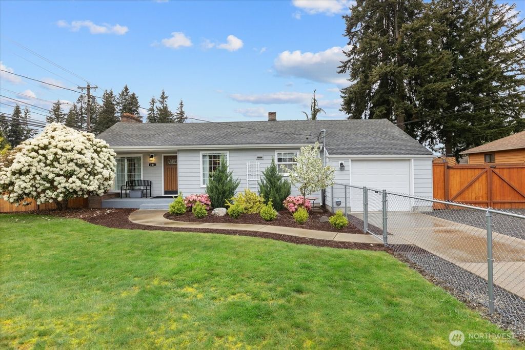 Photo of 221 Tamarack Avenue, Everett, WA 98203 (MLS # 2513426)