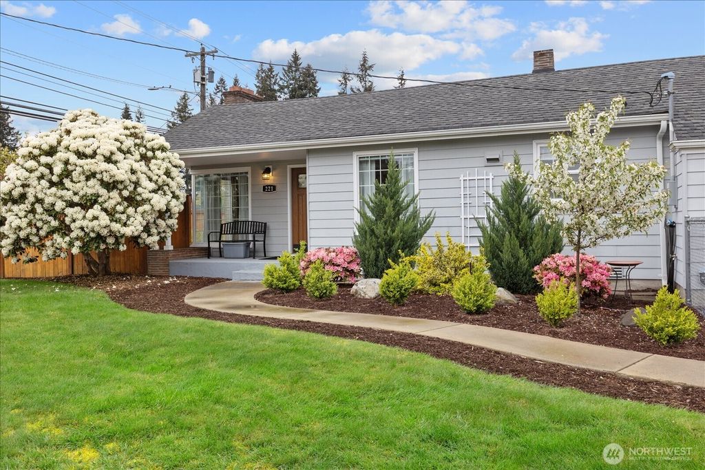 Photo of 221 Tamarack Avenue, Everett, WA 98203 (MLS # 2513426)