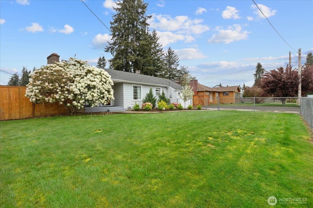 Photo of 221 Tamarack Avenue, Everett, WA 98203 (MLS # 2513426)
