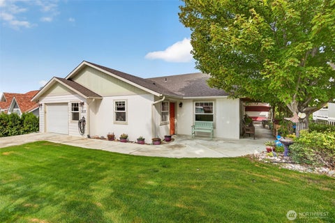 Photo of 3037 Riviera Boulevard, Malaga, WA 98828 (MLS # 2588372)