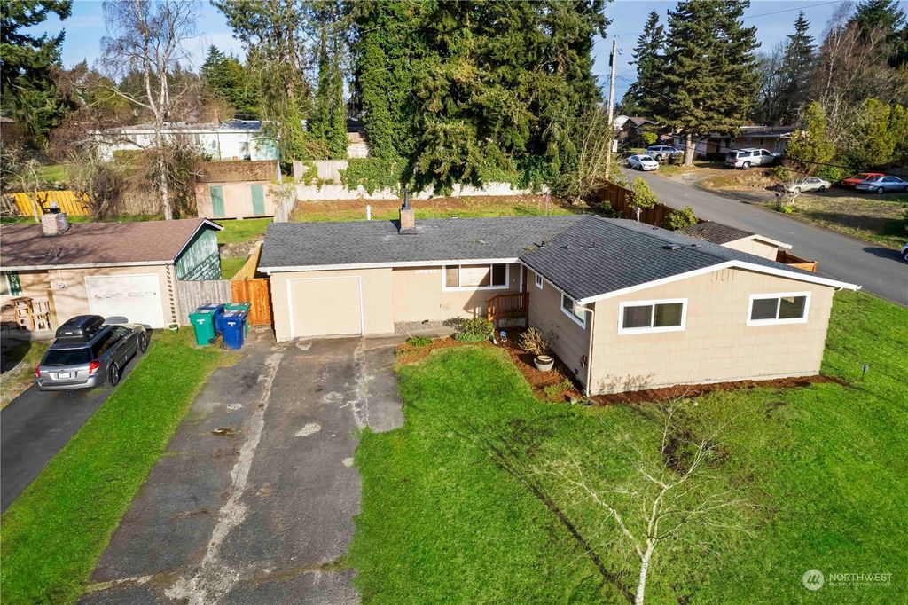 Photo of 30042 13th Avenue S, Federal Way, WA 98003 (MLS # 2050099)