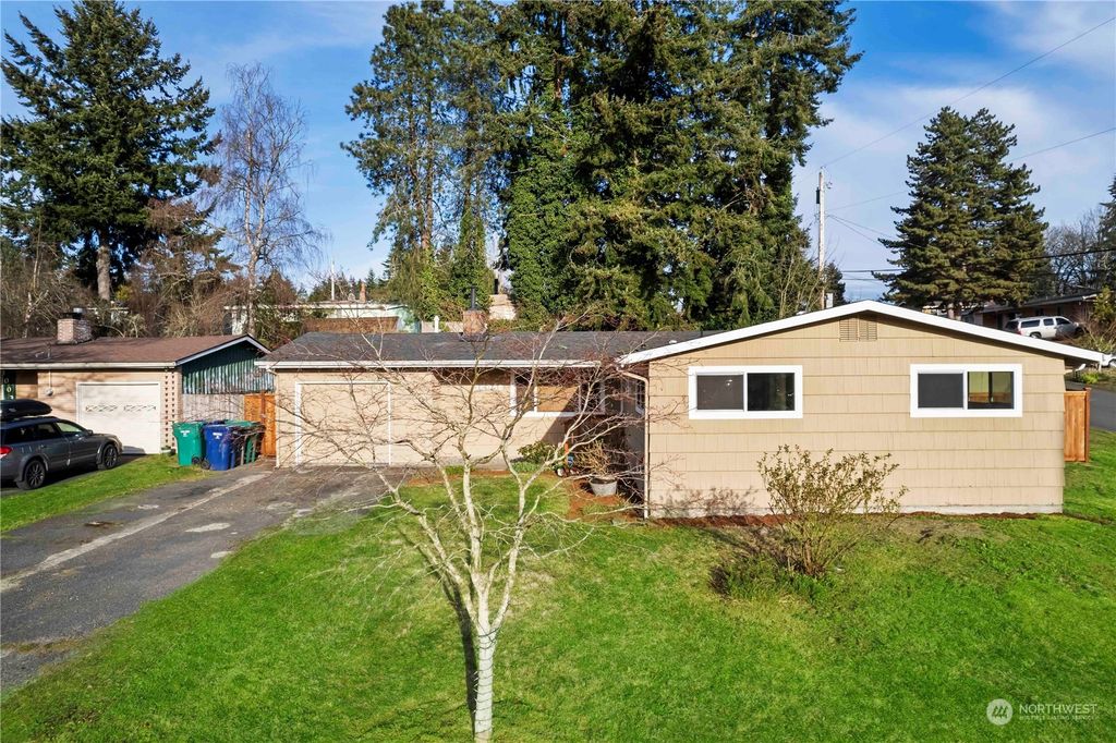 Photo of 30042 13th Avenue S, Federal Way, WA 98003 (MLS # 2050099)