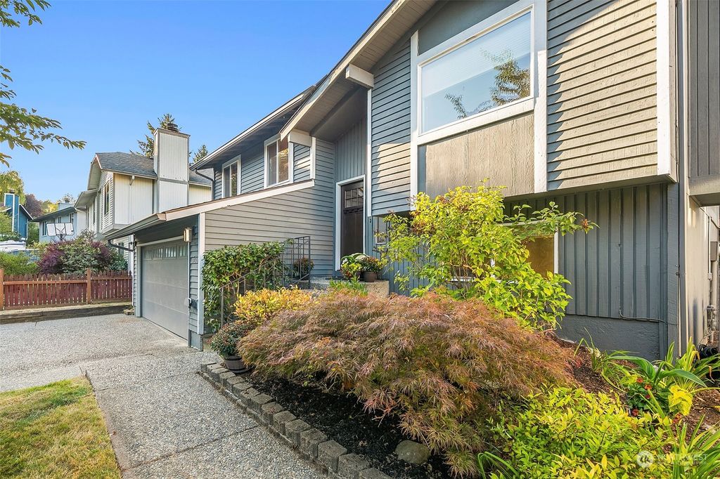 Photo of 19248 SE 48th Place, Issaquah, WA 98027 (MLS # 2162395)