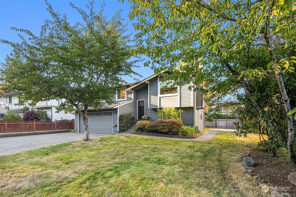 Photo of 19248 SE 48th Place, Issaquah, WA 98027 (MLS # 2162395)