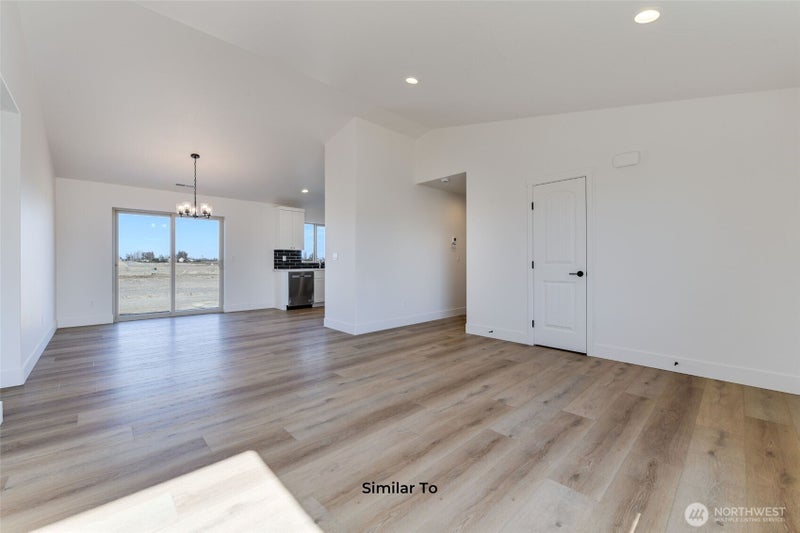 330 N Sandy Loop