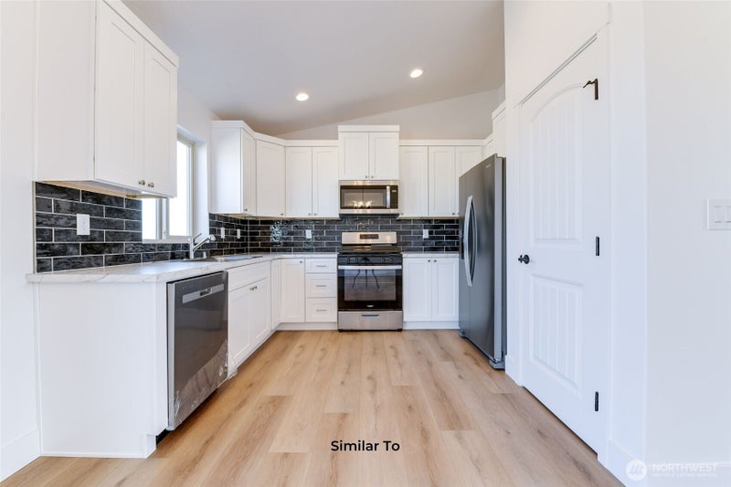 330 N Sandy Loop