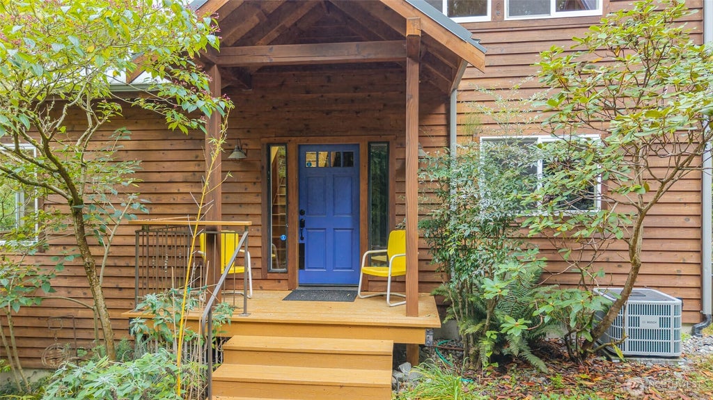 Photo of 411 Puget Drive, Coupeville, WA 98239 (MLS # 2589730)