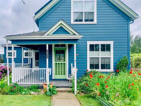 Photo of 1011 Cass Street, Port Townsend, WA 98368 (MLS # 2547201)