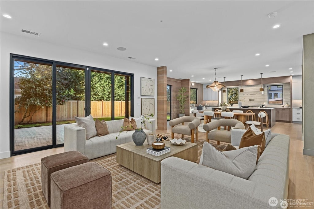 Photo of 1020 107th AVE #Ave SE, Bellevue, WA 98004 (MLS # 2587645)