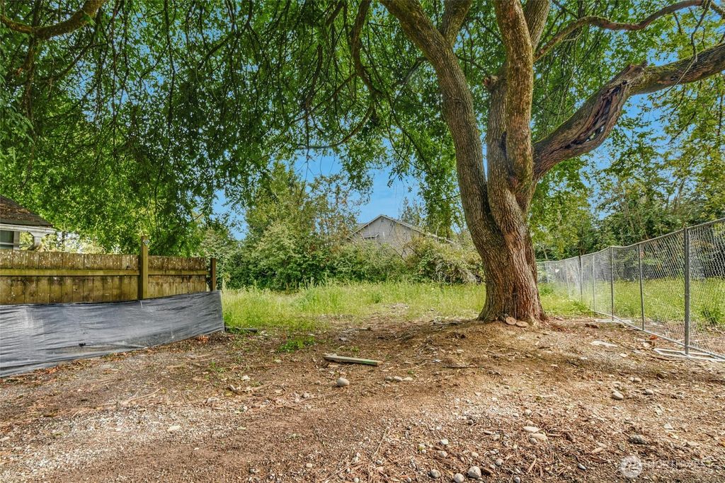 Photo of 523 Park Street, Monroe, WA 98272 (MLS # 2439063)