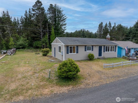 Photo of 1412 170 Place, Long Beach, WA 98631 (MLS # 2548837)