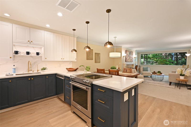 5858 NE Parkpoint Drive F-203
