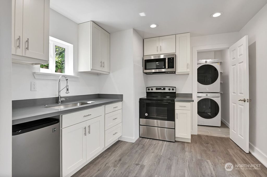 Photo of 4321 9th Avenue NE, Seattle, WA 98105 (MLS # 2298683)
