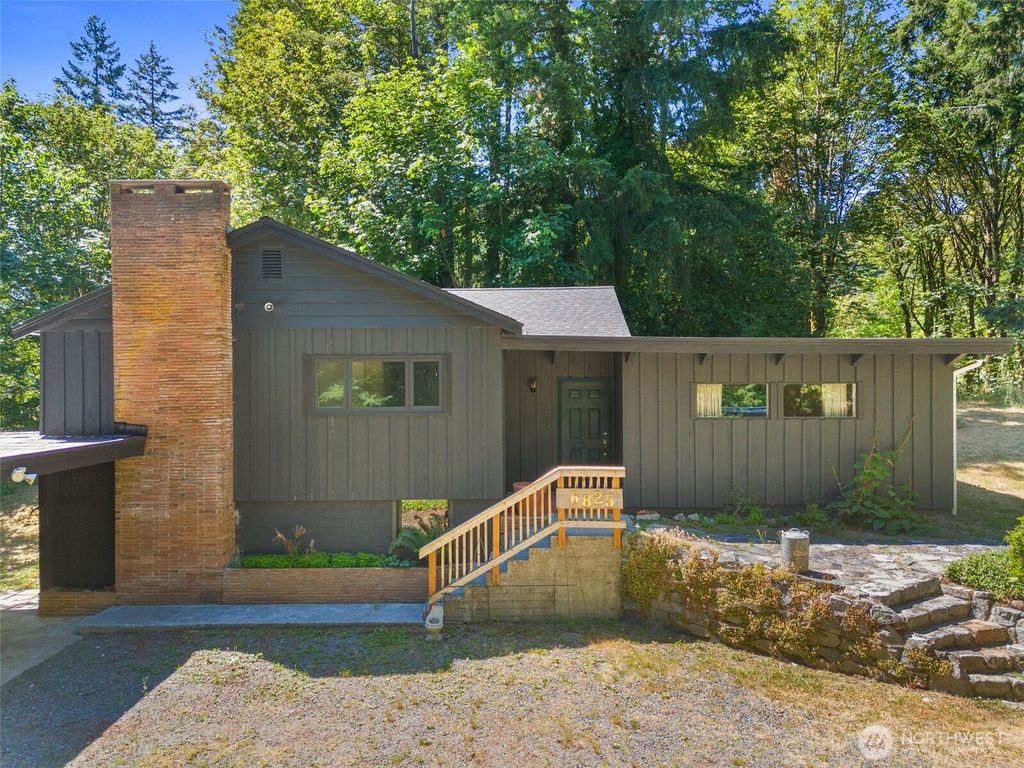 Photo of 6825 280Th Drive SE, Issaquah, WA 98027 (MLS # 2335173)