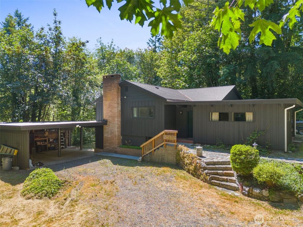 Photo of 6825 280Th Drive SE, Issaquah, WA 98027 (MLS # 2335173)