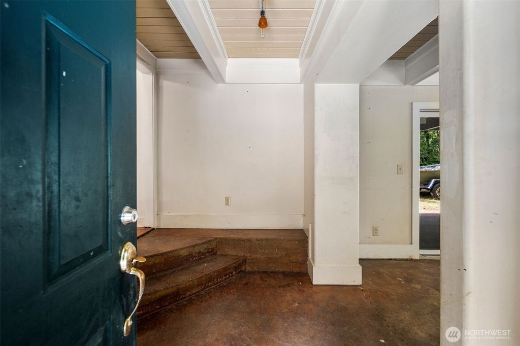 Photo of 6825 280Th Drive SE, Issaquah, WA 98027 (MLS # 2335173)