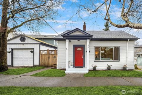 Photo of 516 W Howe Street, Seattle, WA 98119 (MLS # 2483065)