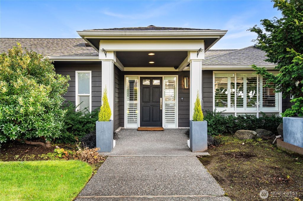 Photo of 9829 Hilltop Road, Bellevue, WA 98004 (MLS # 2476187)