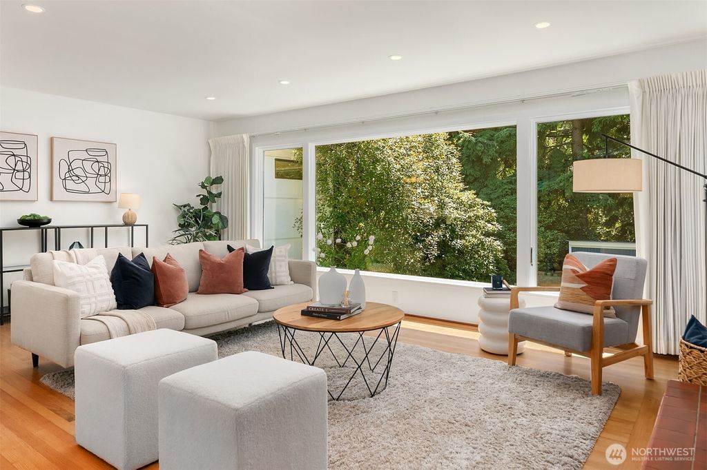 Photo of 4727 NE 55th Street, Seattle, WA 98105 (MLS # 2409034)